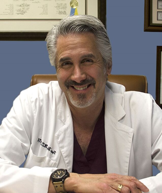 Médico endocrinólogo Carlos Fuentez